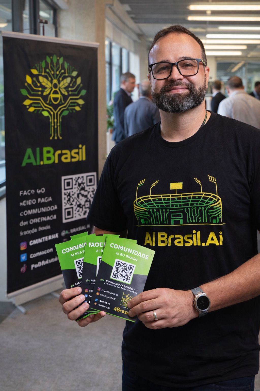 Jairo Segre com panfletos AI Brasil no primeiro evento Flagship